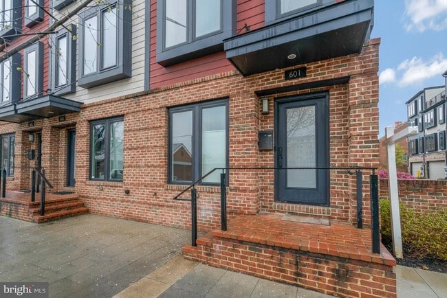 property at 601 N Henry St