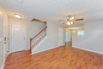 310 Pieris Dr in Canton, GA - Foto de edificio - Building Photo