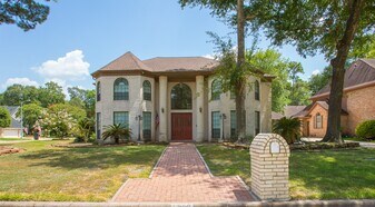 6803 Walton Heath Dr in Houston, TX - Building Photo