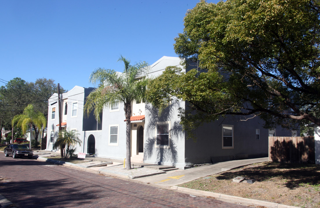 San Isido in Tampa, FL - Foto de edificio