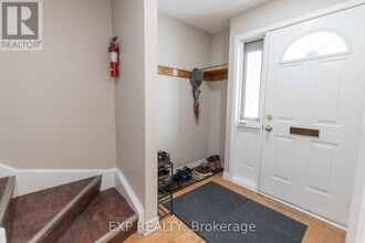 1294 Cahill Dr in Ottawa, ON - Building Photo - Building Photo