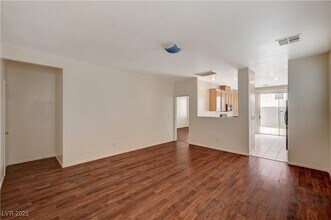 3968 N Moon Tango St in Las Vegas, NV - Foto de edificio - Building Photo