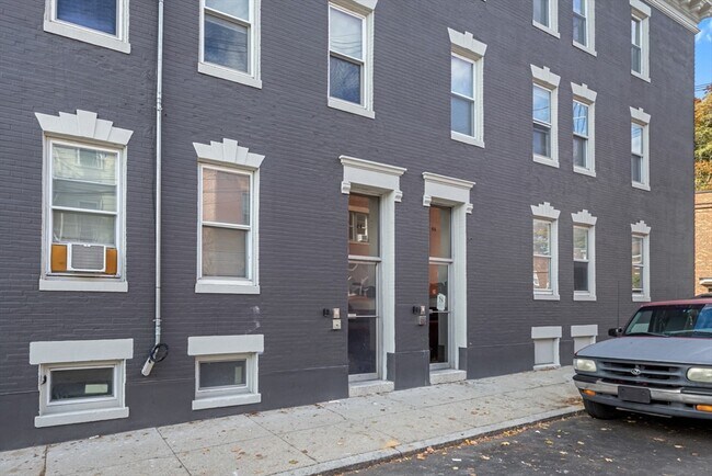 47 Brackett St, Unit 2 in Boston, MA - Building Photo - Building Photo