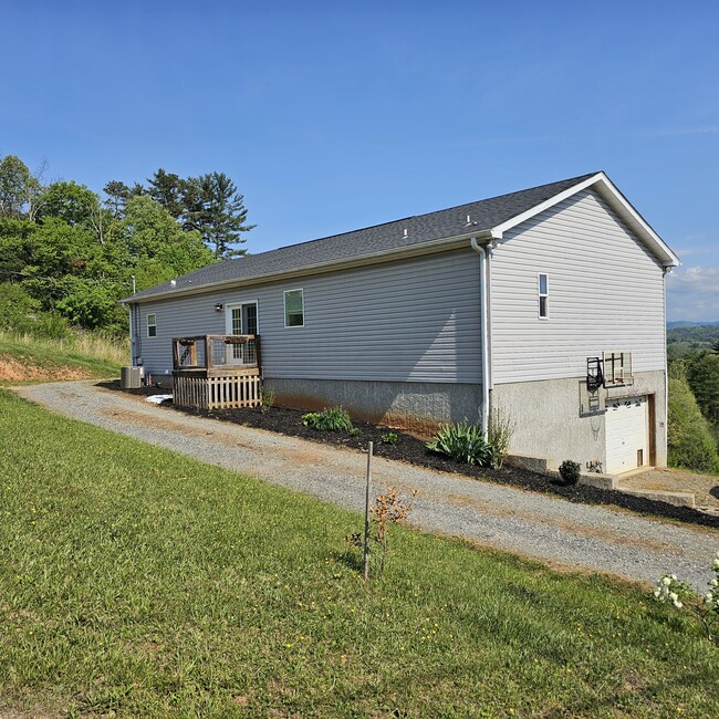 property at 99 Ivy Overlook Rd