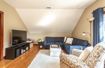 256 Maple St-Unit -3 in Fall River, MA - Building Photo - Building Photo