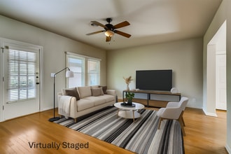 2040 W Mistletoe Ave in San Antonio, TX - Building Photo - Building Photo