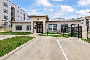 Oak Creek in New Braunfels, TX - Building Photo