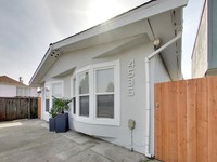 Duplex in Oakland, CA - Building Photo - Building Photo