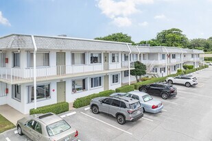 Murry Hill Condos in Lake Worth, FL - Building Photo