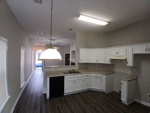 6812 Showboat Ln in Cordova, TN - Foto de edificio - Building Photo