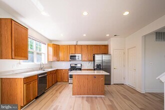 8199 Glade Bank Dr in Manassas, VA - Building Photo - Building Photo