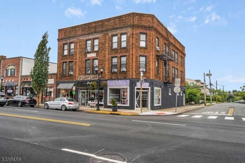 396 Bloomfield Ave in Caldwell, NJ - Building Photo