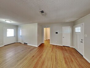 5040 Sea Isle Rd in Memphis, TN - Building Photo - Building Photo