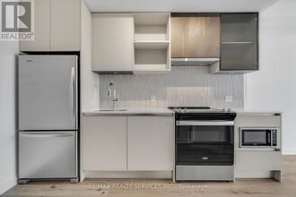 395 Dundas St W in Oakville, ON - Building Photo - Building Photo