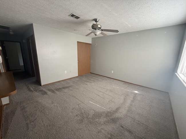 2710 Charles Dr, Unit 2710 in Grove City, OH - Foto de edificio - Building Photo
