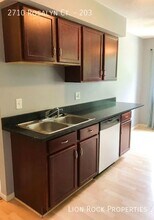 2710 Rosalyn Ct-Unit -203 in New Hope, MN - Building Photo - Building Photo