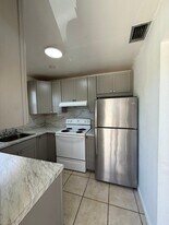 1020 N 18th Ct, Unit 201 in Hollywood, FL - Building Photo