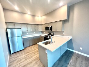 2330 Yakima Ct in Tacoma, WA - Building Photo - Building Photo