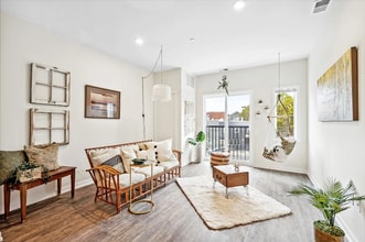 2077 Ridge Ave, Unit A11 in Philadelphia, PA - Foto de edificio - Building Photo