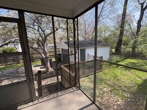 4112 Dellridge Dr in Louisville, KY - Foto de edificio - Building Photo
