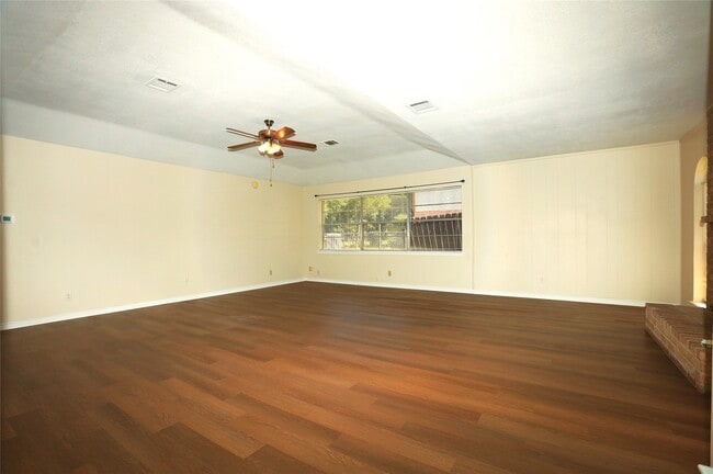 206 Banyan Dr in Lake Jackson, TX - Building Photo - Building Photo