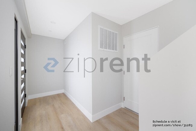 2087 S El Camino Real in Oceanside, CA - Foto de edificio - Building Photo