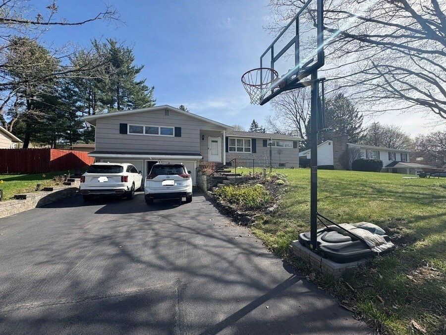 121 Margo Ln in Fayetteville, NY - Building Photo