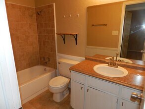 2615 NW Locksley Ln in Lawton, OK - Building Photo - Building Photo