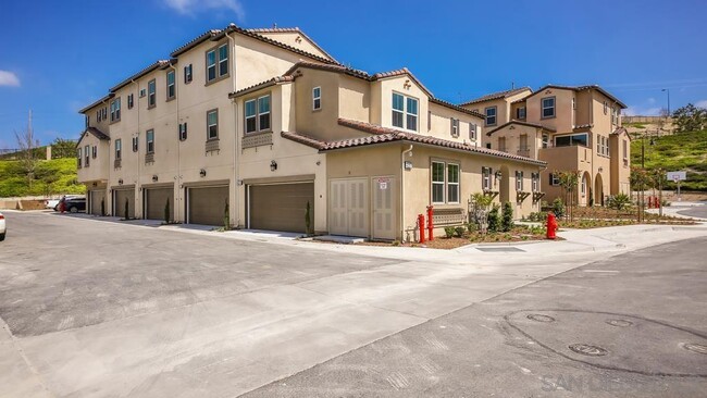 4357 St Cloud Way in Oceanside, CA - Foto de edificio - Building Photo