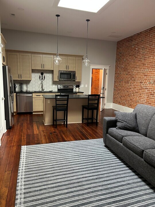 402 E Main St, Unit 402-1 East Main Street in Washington, IN - Foto de edificio