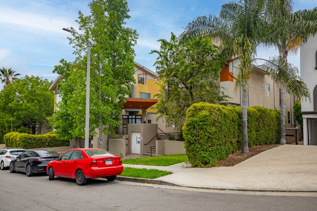 11815 Laurelwood Dr in Studio City, CA - Foto de edificio