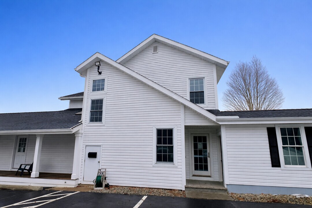 435 Foxon Rd in North Branford, CT - Foto de edificio