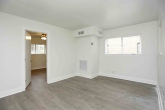 2313 N Fitzhugh Ave in Dallas, TX - Building Photo - Interior Photo