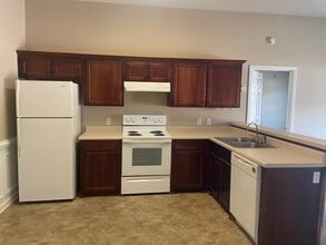 140 Auburn Cir in Glennville, GA - Building Photo - Building Photo