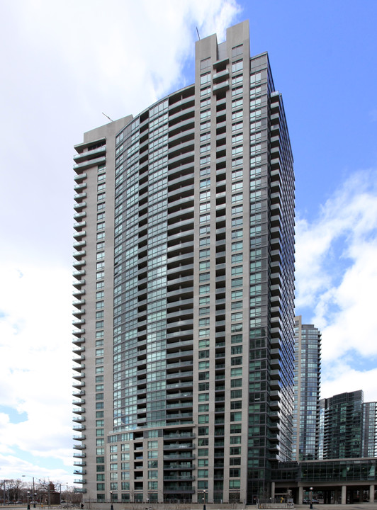 Neptune South in Toronto, ON - Building Photo