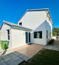 18961 NW 22nd St in Pembroke Pines, FL - Building Photo - Building Photo