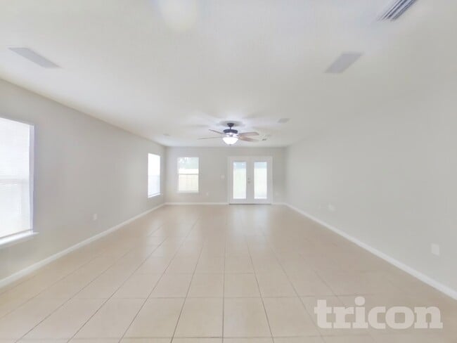 7944 Cherry Blossom Dr S in Jacksonville, FL - Foto de edificio - Building Photo