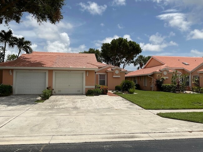5574 Royal Lake Cir in Boynton Beach, FL - Building Photo - Building Photo