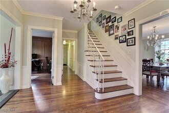 14575 Shaker Blvd in Shaker Heights, OH - Foto de edificio - Building Photo