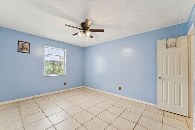 480 SW Lakehurst Dr in Port St. Lucie, FL - Building Photo - Building Photo