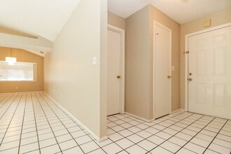 2024 Shadow Pine Dr in Brandon, FL - Foto de edificio - Building Photo