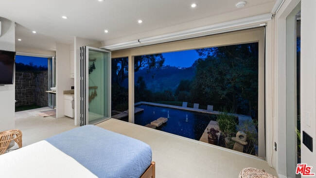 10556 Fontenelle Way in Los Angeles, CA - Building Photo - Building Photo