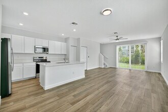 311 SE Crossoak Ln in Port St. Lucie, FL - Building Photo - Building Photo