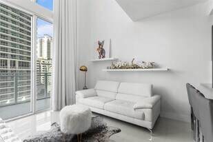 1080 Brickell Ave in Miami, FL - Building Photo