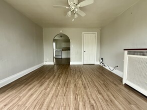 321 Clay St, Unit 3 in Cedar Falls, IA - Building Photo - Building Photo
