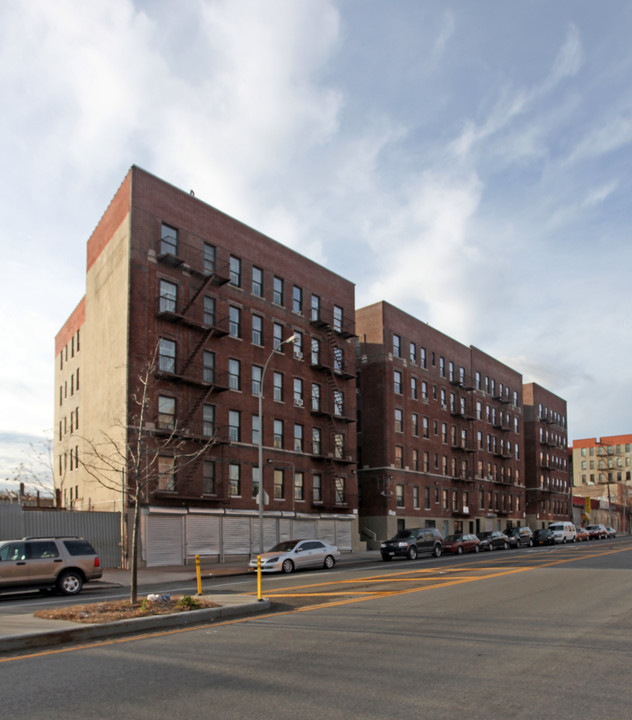 660 Southern Blvd in Bronx, NY - Building Photo