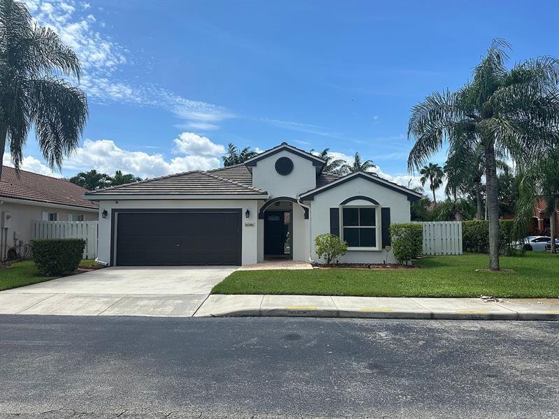 16586 NW 4th St in Pembroke Pines, FL - Building Photo