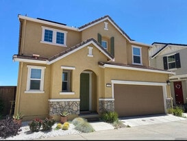 220 Uccello Way in Sacramento, CA - Building Photo