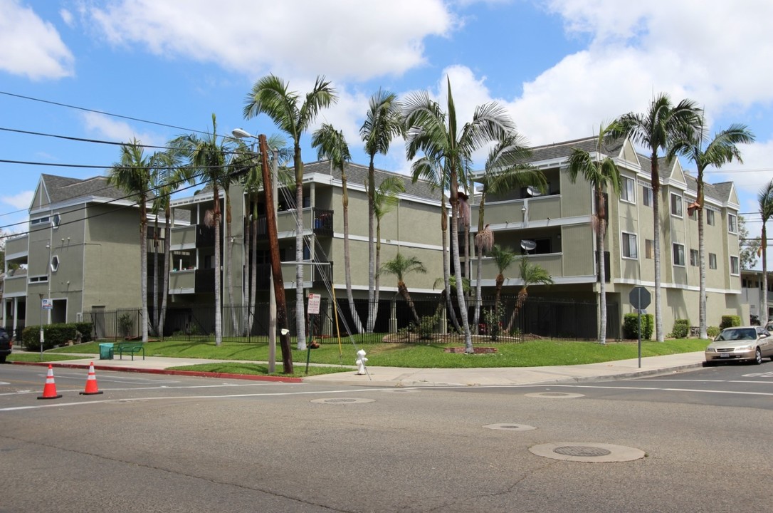 335 E Chestnut Ave in Santa Ana, CA - Foto de edificio