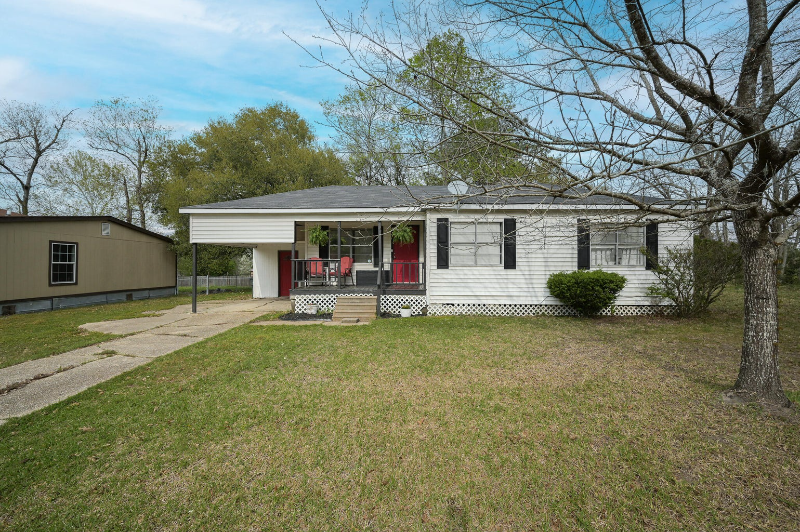 1403 Aaron Ave in Leesville, LA - Building Photo